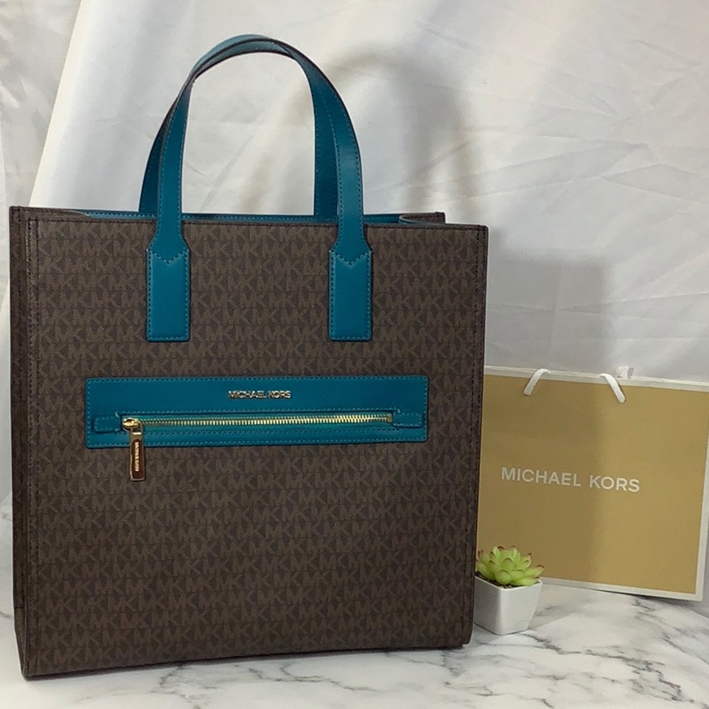RePosh 💙 Michael Kors- Kenly Lagoon Large Tote
